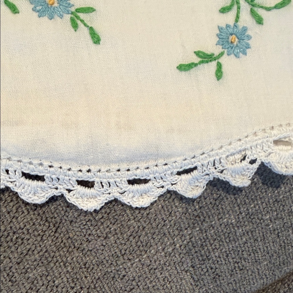 Set of Vintage Homemade Embroidered Floral Pillowcases - Picture 3 of 8
